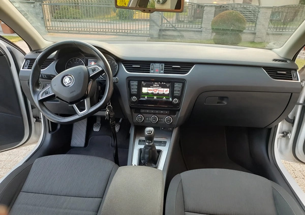Skoda Octavia cena 43000 przebieg: 303116, rok produkcji 2016 z Łęczna małe 154